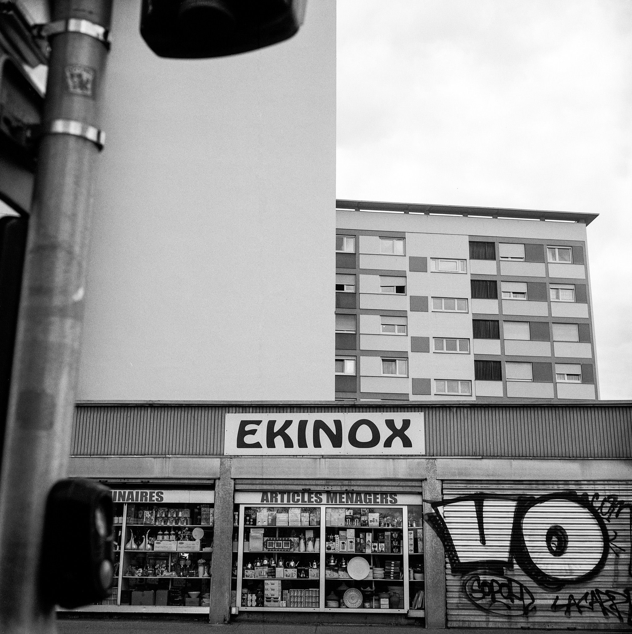 Commerce Ekinox au pied d’un immeuble d’habitation à Colmar